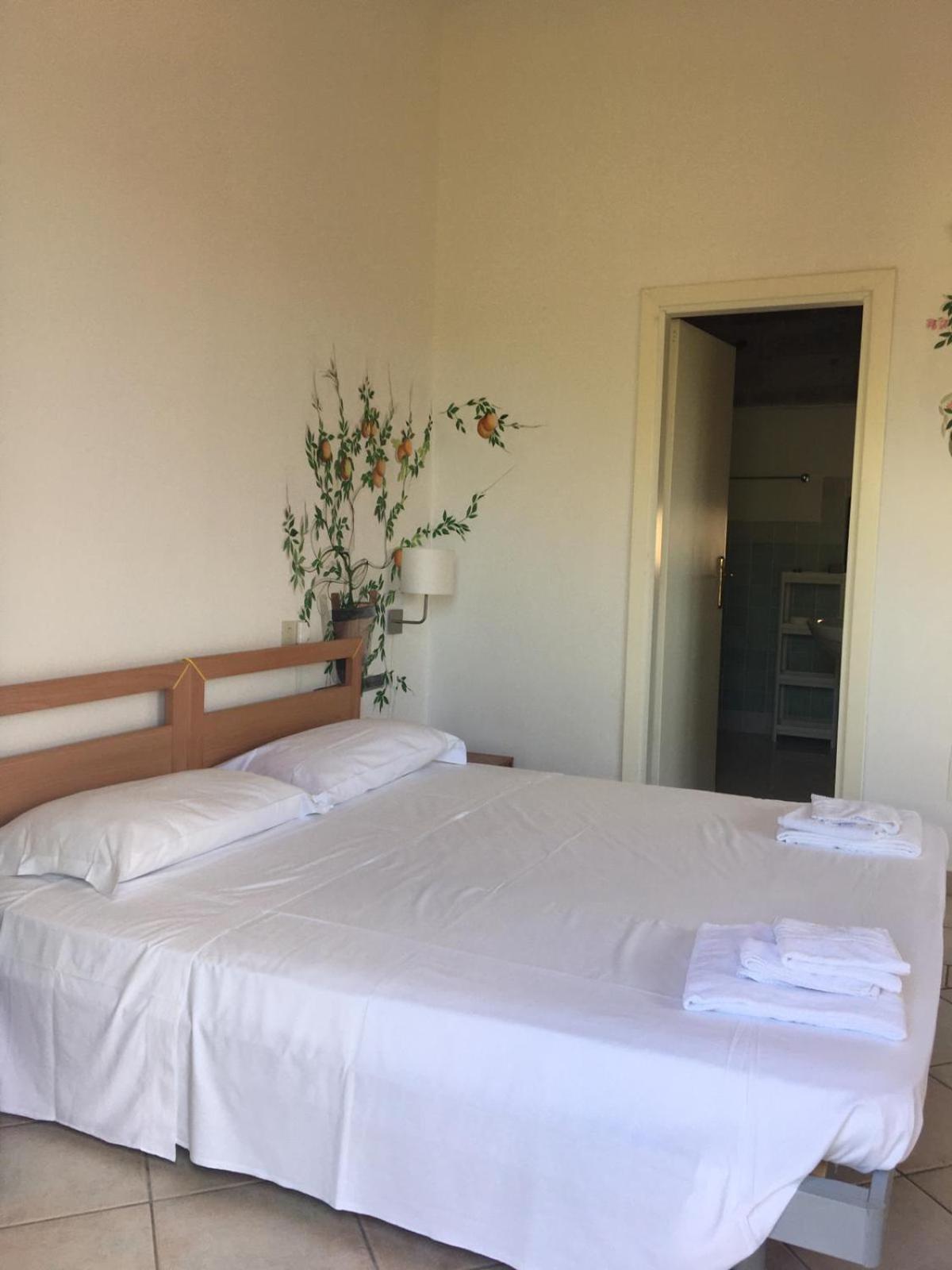 Vallemare Residence E Studios Cala Bitta 외부 사진